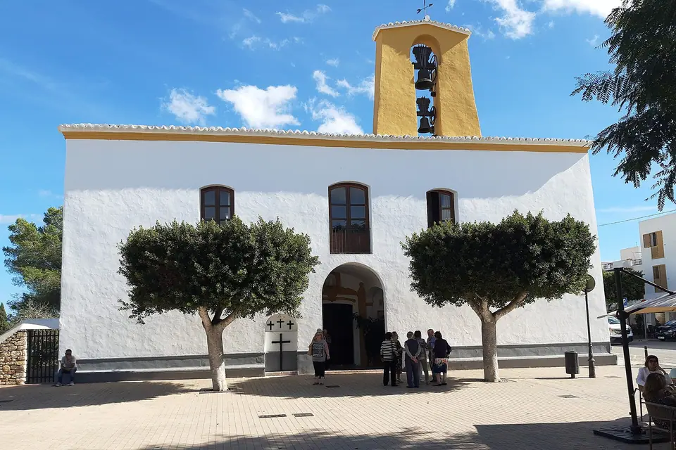 Blick auf Santa Gertrudis de Fruitera, Ibiza